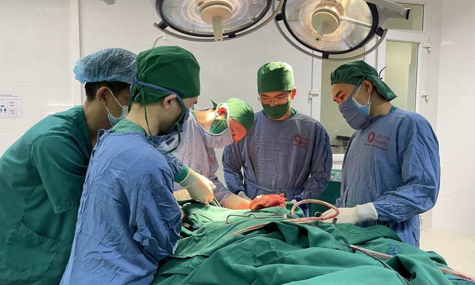 Cứu sống ngoạn mục bệnh nhân vết thương phức tạp vùng cổ nguy kịch