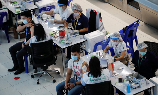 Nhiều người Thái Lan chọn tour du lịch tiêm vắc xin ở nước ngoài