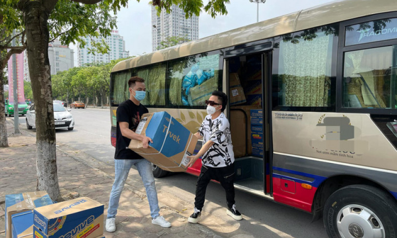 Tùng Dương và những người bạn ủng hộ 400 triệu cho Bắc Giang