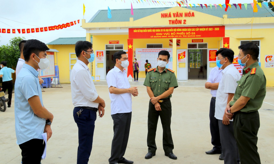 Lãnh đạo tỉnh kiểm tra công tác chuẩn bị bầu cử tại huyện Hải Hà
