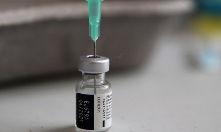 Nhật Bản phê duyệt vaccine COVID-19 của Moderna và AstraZeneca
