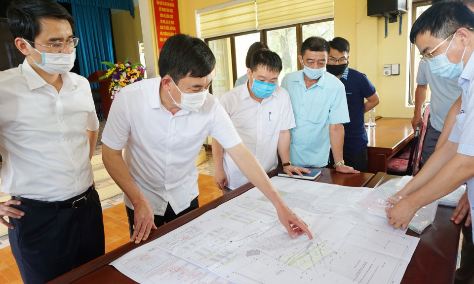 Phó Bí thư Thường trực Tỉnh ủy Ngô Hoàng Ngân kiểm tra công tác chuẩn bị bầu cử tại TX Đông Triều