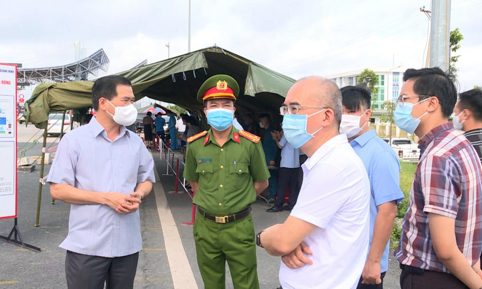 Phó Chủ tịch UBND tỉnh Bùi Văn Khắng kiểm tra công tác phòng, chống dịch Covid - 19, công tác chuẩn bị bầu cử tại một số địa phương 