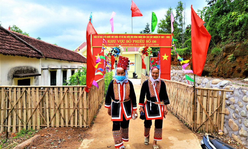 Rực rỡ cờ hoa mừng ngày hội non sông