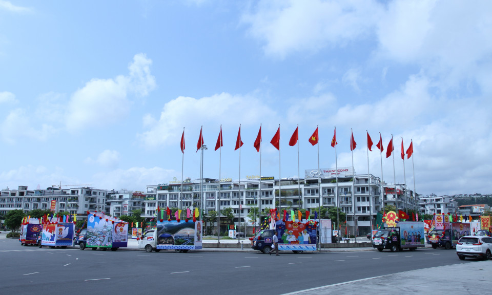 Diễu hành xe tuyên truyền chào mừng cuộc bầu cử đại biểu Quốc hội và HĐND các cấp