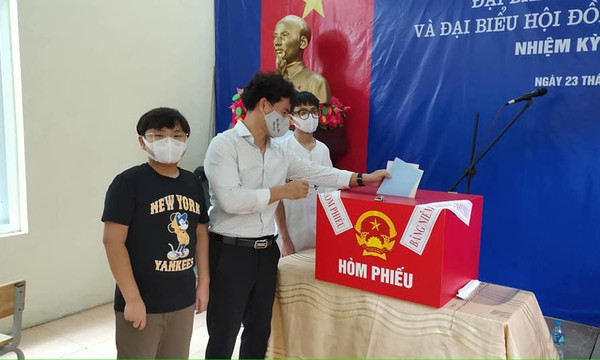 Nghệ sĩ Việt cả nước tích cực tham gia bầu cử trong "ngày hội toàn dân"