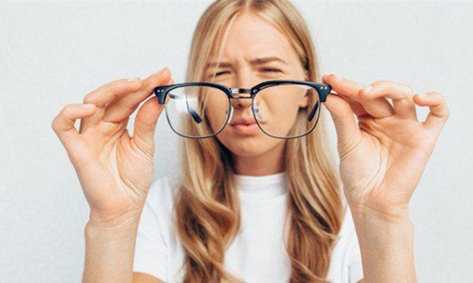 Khắc phục tình trạng mắt bị dại khi đeo kính cận