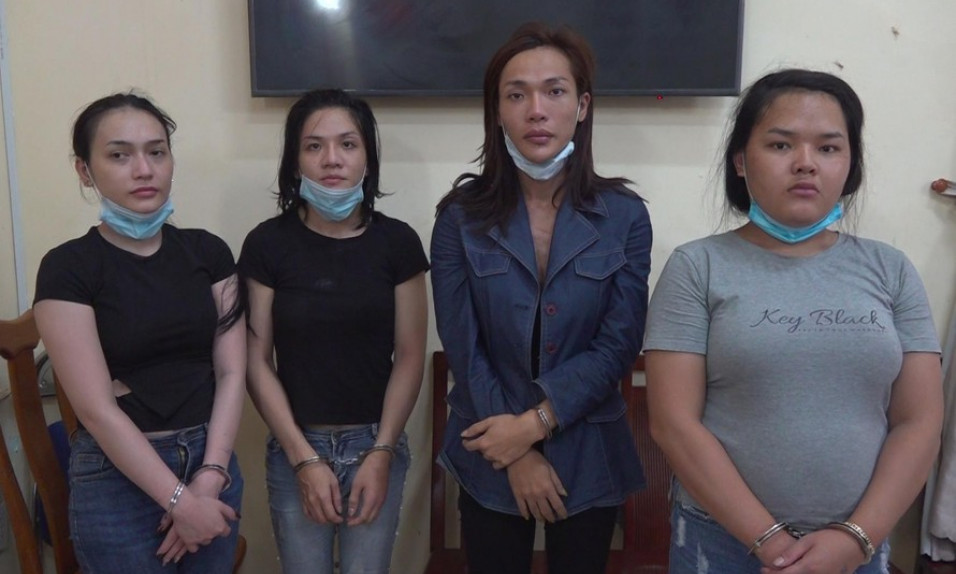 Bắt băng nhóm giả gái 'làng chơi' để móc túi du khách ở TPHCM