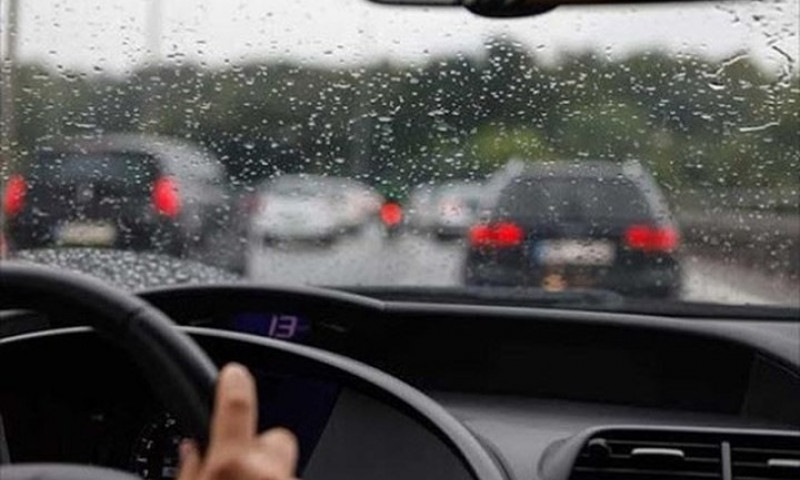 Đang điều khiển ôtô bị sét đánh: Việc cần làm ngay để đảm bảo an toàn