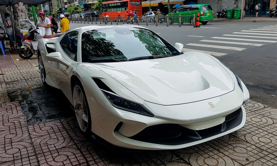 Ferrari F8 Spider với màu sơn đặc biệt tại Việt Nam