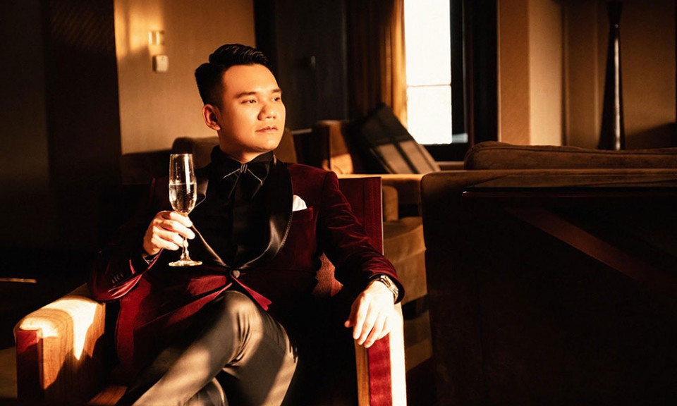 Khắc Việt ra mắt MV “Hiện đại”