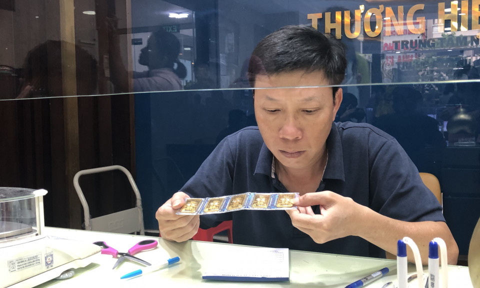 Giá vàng hôm nay 25.5.2021: Giảm nhẹ bất chấp lực mua