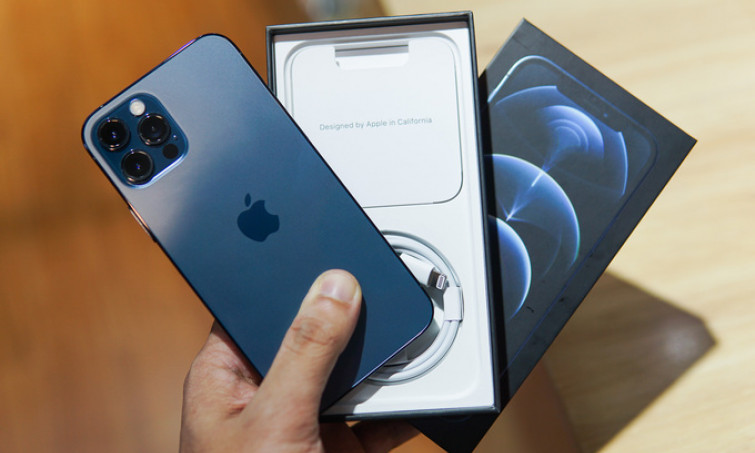 Loạt iPhone 12 tiếp tục giảm giá