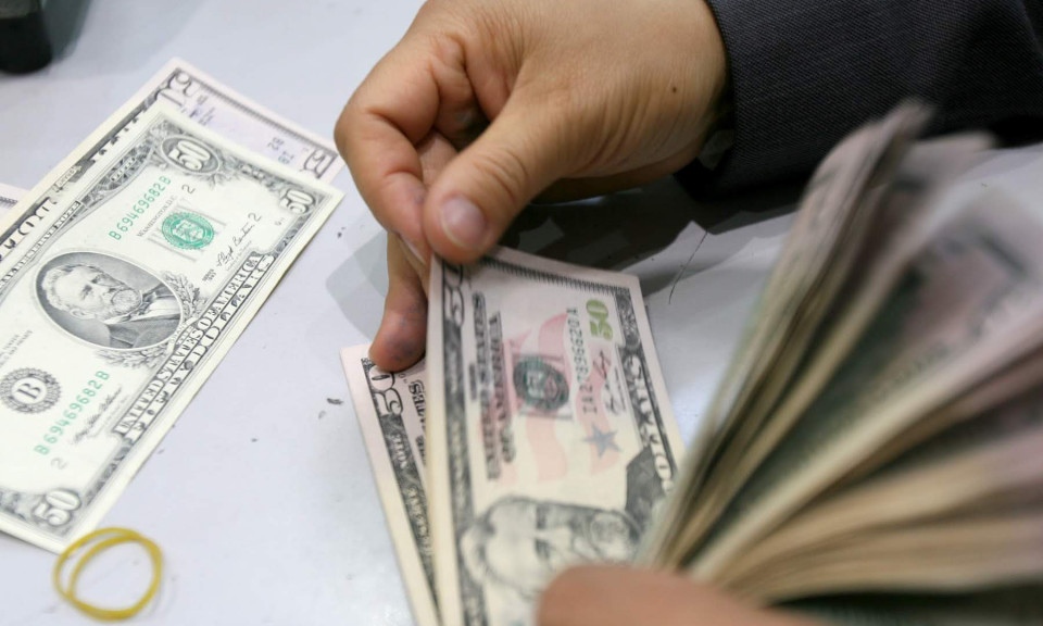 Giá USD hôm nay 27.5.2021: Trong nước giảm, quốc tế tăng