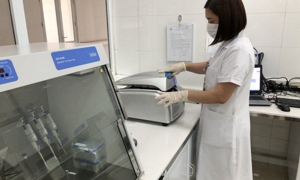 Móng Cái: Đưa hệ thống xét nghiệm sàng lọc virus SARS-CoV-2 theo phương pháp Real- time PCR vào hoạt động 