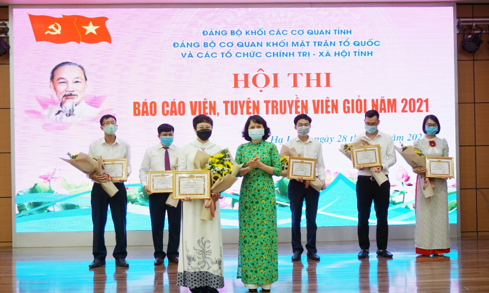 Trao 1 giải nhất, 2 giải nhì, 3 giải ba tại Hội thi Báo cáo viên, tuyên truyền viên giỏi