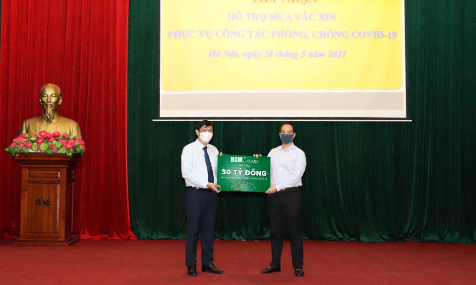 BIM Group trao tặng 30 tỷ đồng và nhiều trang thiết bị y tế, nhu yếu phẩm đẩy lùi Covid-19