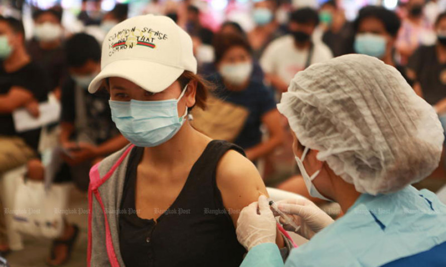 Thái Lan đẩy nhanh tiêm vaccine ngừa Covid-19 tại Bangkok