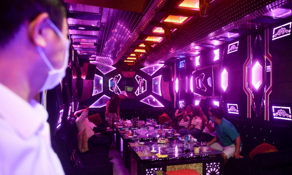 Chính sách tháng 6: Chốt cửa phòng karaoke bị phạt tới 20 triệu