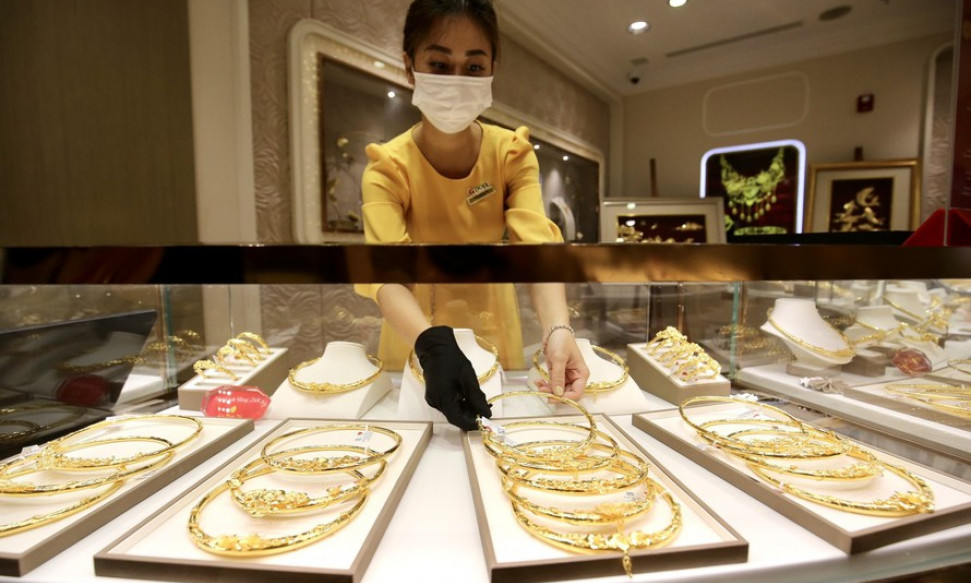 Giá vàng trụ ở mốc cao nhất trong 11 tháng qua