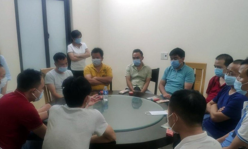 Công an lập biên bản 18 khách Trung Quốc bất chấp lệnh cấm, tụ tập ăn uống ở nhà hàng