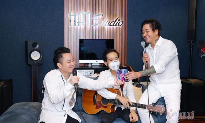 Tuấn Hưng bắt tay với Tùng Dương, kêu gọi được gần 1 tỷ 3 cho Bắc Giang - Bắc Ninh