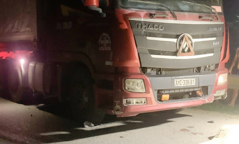 Xe đầu kéo đâm xe máy trên đường Hồ Chí Minh, thanh niên 18 tuổi tử vong