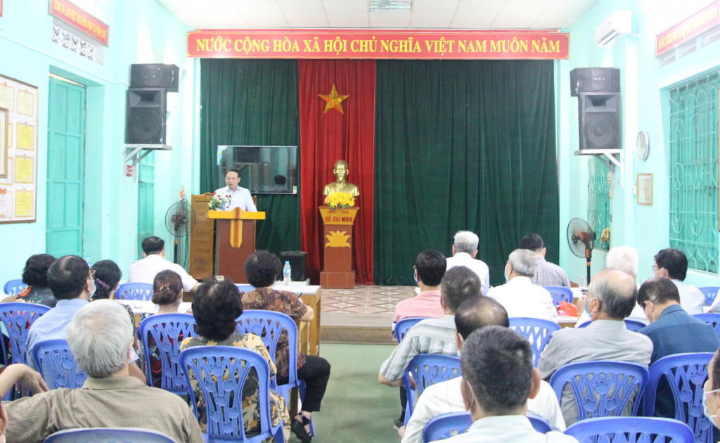 Quang cảnh buổi sinh hoạt chi bộ khu 1, phường Cao Xanh, TP Hạ Long.