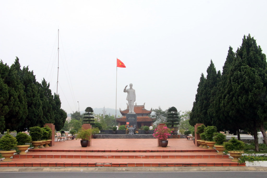 Khu lưu niệm di tích Chủ tịch Hồ Chí Minh trên đảo Cô Tô luôn được đảm bảo vệ sinh xanh, sạch.