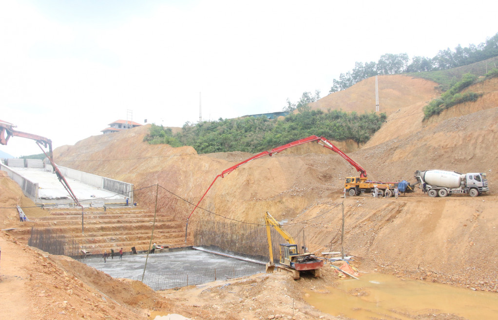 Nguồn vật liệu xây dựng phục vụ thi công hồ chứa nước Khe Giữa (TP Cẩm Phả) chủ yếu từ nguồn sản xuất trong tỉnh. 
