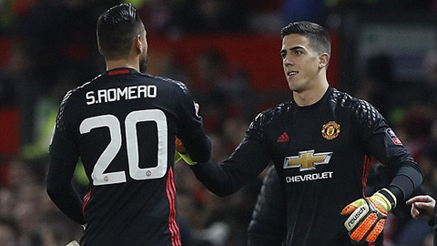 Romero và Pereira đều phải bán xới khỏi Man United