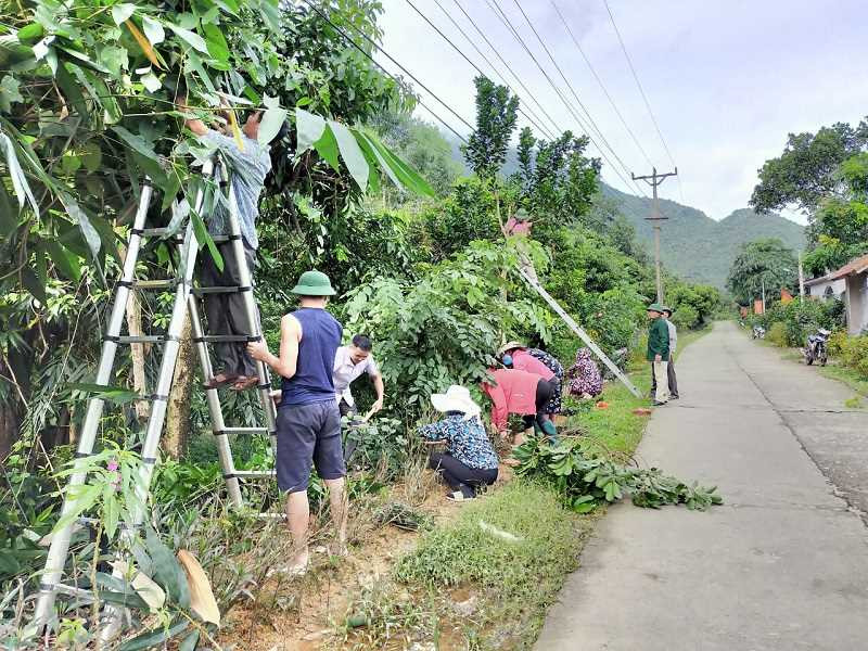 Nhân dân các thôn, bản khu phố trên địa bàn huyện Hải Hà hăng hái tham gia phong trào “Ngày chủ nhật xanh”.