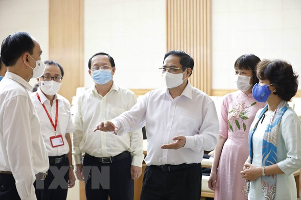 Thu tuong: Tao moi dieu kien de som san xuat vaccine phong COVID-19 hinh anh 2