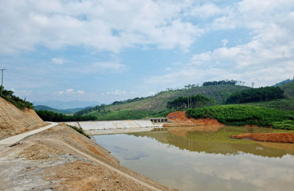Hồ chứa nước Nà Mo cơ bản hoàn thành, đảm bảo tích nước phục vụ tưới tiêu, sinh hoạt cho người dân khu vực lân cận.