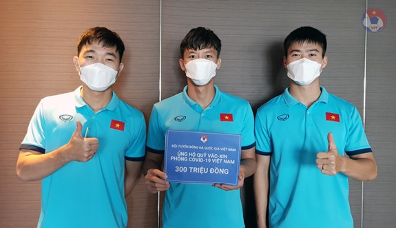 The national men's football squad have contributed VND300 million (US$13,075) to the COVID-19 vaccine fund. (Photo: VNA)
