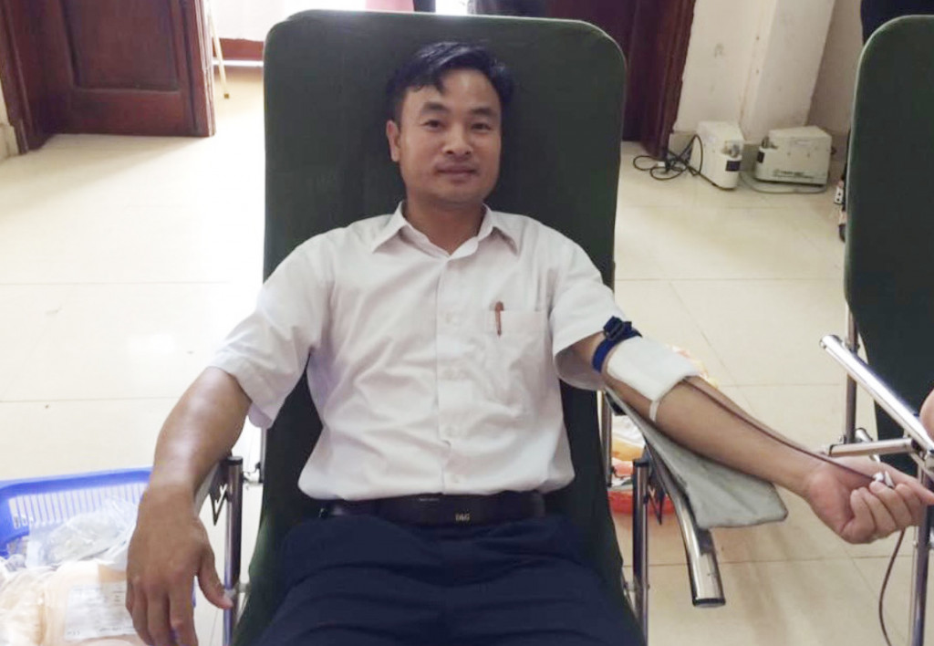 Anh Hoàng Kiên Trung trong một lần tham gia hiến máu tình nguyện. Ảnh: Nhân vật cung cấp.