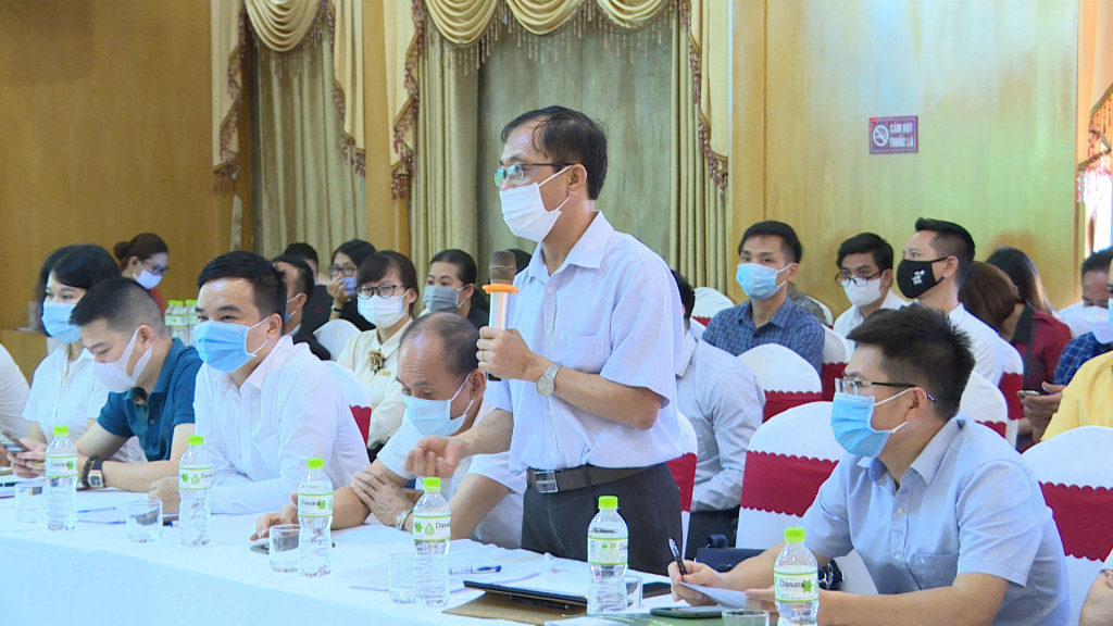 Lãnh đạo Ngân hành Nhà nước Việt Nam chi nhánh Quảng Ninh giải đáp, tháo gỡ những vướng mắc được đưa ra tại hội nghị.