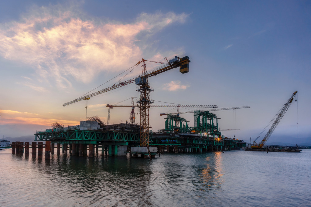 Công trường cầu Cửa Lục 1 nhìn từ trên cao.