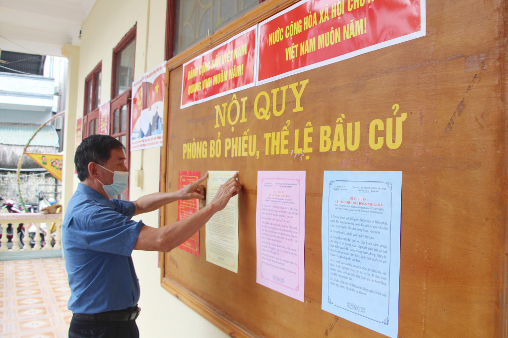 Tổ bầu cử của phường Trần Phú (TP Móng Cái) gồm nhiều đảng viên cao tuổi, đã đóng góp rất lớn cho thành công của cuộc bầu cử trên địa bàn thành phố, tháng 5/2021.