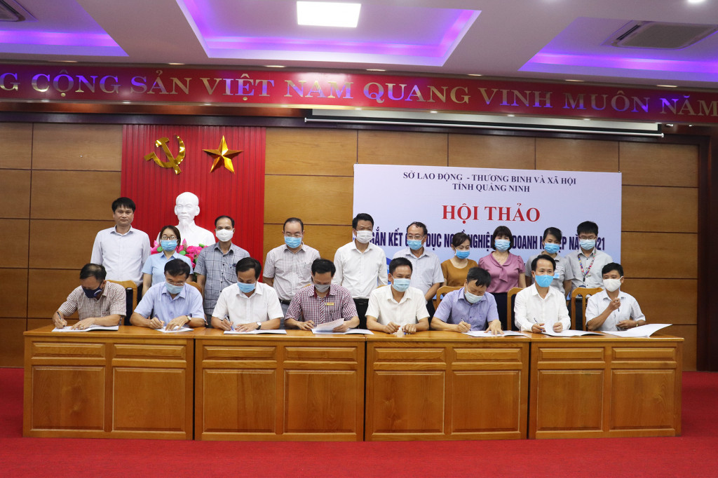 Trung tâm dịch vụ việc làm tỉnh Quảng Ninh đã thực hiện ký biên bản ghi nhớ hợp tác với các doanh nghiệp, nhà trường trên địa bàn tỉnh.