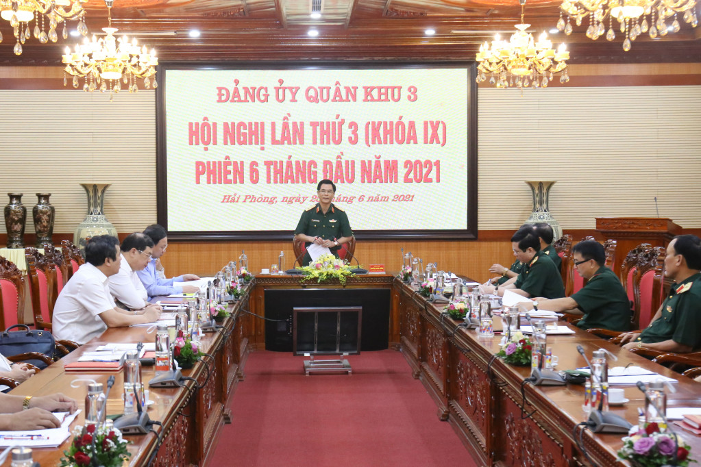 Trung tướng Nguyễn Quang Cường, Bí thư Đảng ủy, Chính ủy Quân khu3, chủ trì hội nghị.