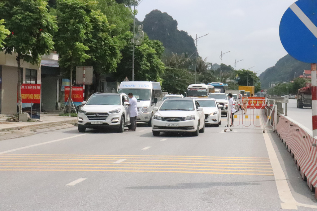 TP Cẩm Phả thành lập lại 8 chốt kiểm dịch để kiểm soát người ra, vào địa bàn.
