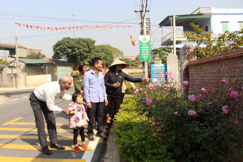 Tuyến đường qua thôn Trại Dọc (xã Bình Khê, TX Đông Triều) được xây dựng nhờ có sự đồng thuận, đóng góp của nhân dân.