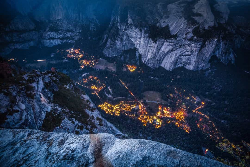 Thung lũng Yosemite khi về đêm.