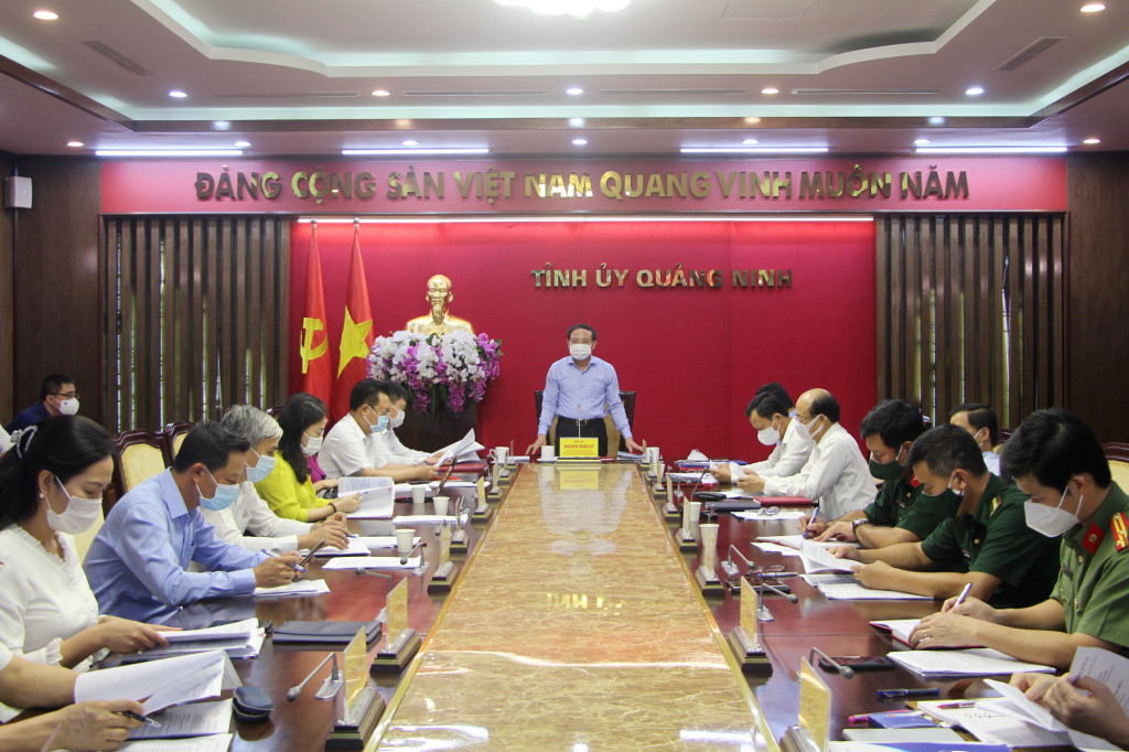 Đồng chí Nguyễn Xuân Ký, Ủy viên Trung ương Đảng, Bí thư Tỉnh ủy, Chủ tịch HĐND tỉnh, phát biểu chỉ đạo tại cuộc họp.