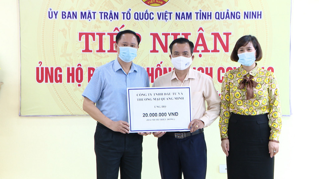 Công ty TNHH Đầu tư và Thương mại Quang Minh (TP Cẩm Phả) trao ủng hộ 20 triệu đồng