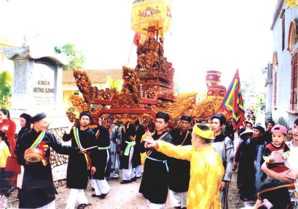 Rước tượng Thành hoàng trong LH Đại kỳ phúc đình Hưng Học.