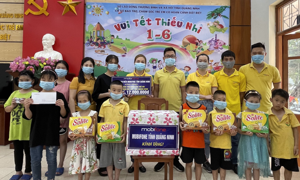 ĐTN Mobifone Quảng Ninh tặng quà cho trẻ em Cơ sở bảo trợ, chăm sóc trẻ em có hoàn cảnh đặc biệt