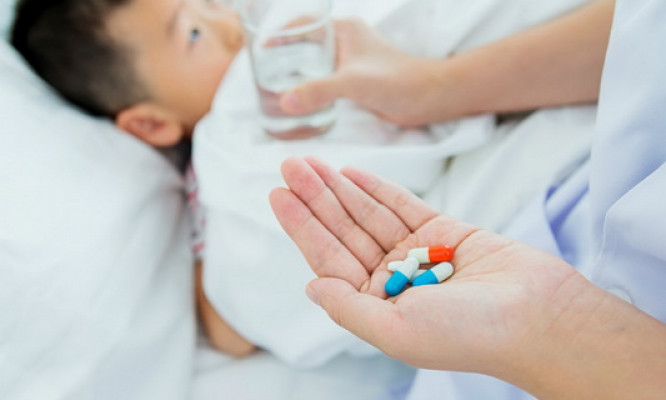 Tự ý cho trẻ dùng thuốc có thể gây nguy hiểm tính mạng