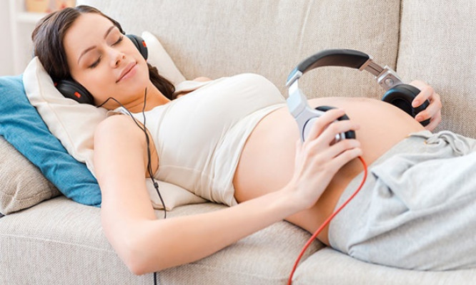 Những tác dụng tuyệt vời của việc nghe nhạc khi mang thai